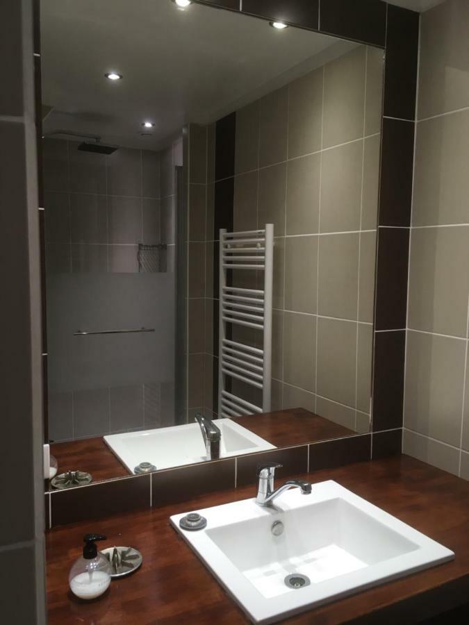 Au Tilleul Apartamento Mezieres-sur-Seine Exterior foto