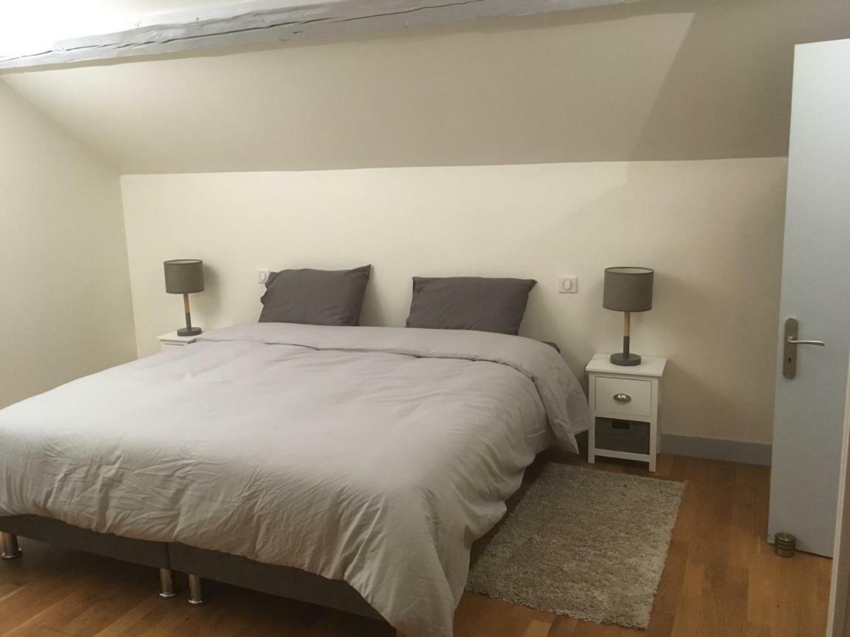 Au Tilleul Apartamento Mezieres-sur-Seine Exterior foto