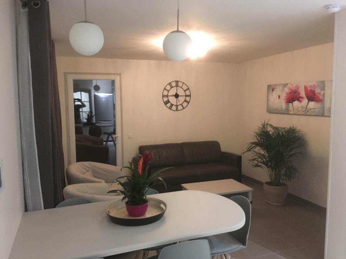 Au Tilleul Apartamento Mezieres-sur-Seine Exterior foto